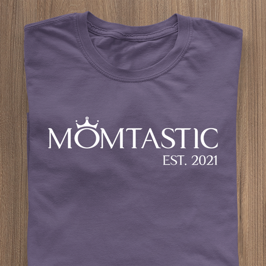 Momtastic Queen Edition T-Shirt lila mit weißer Schrift - Datum personalisierbar